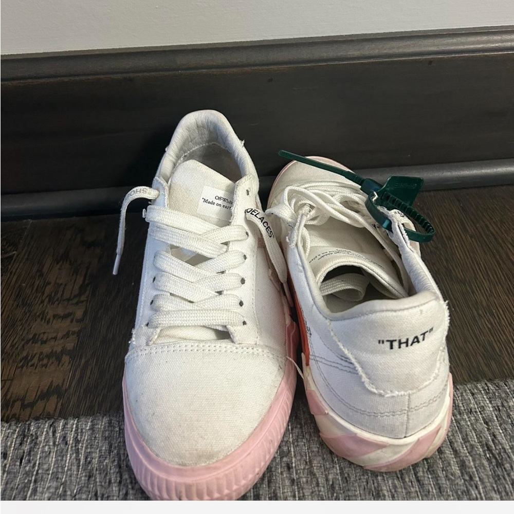 Off-White Women's Sneakers in White and Pink